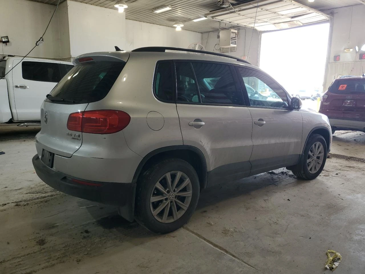 VW Tiguan 4X4* ПЕРФЕКТНА - изображение 6