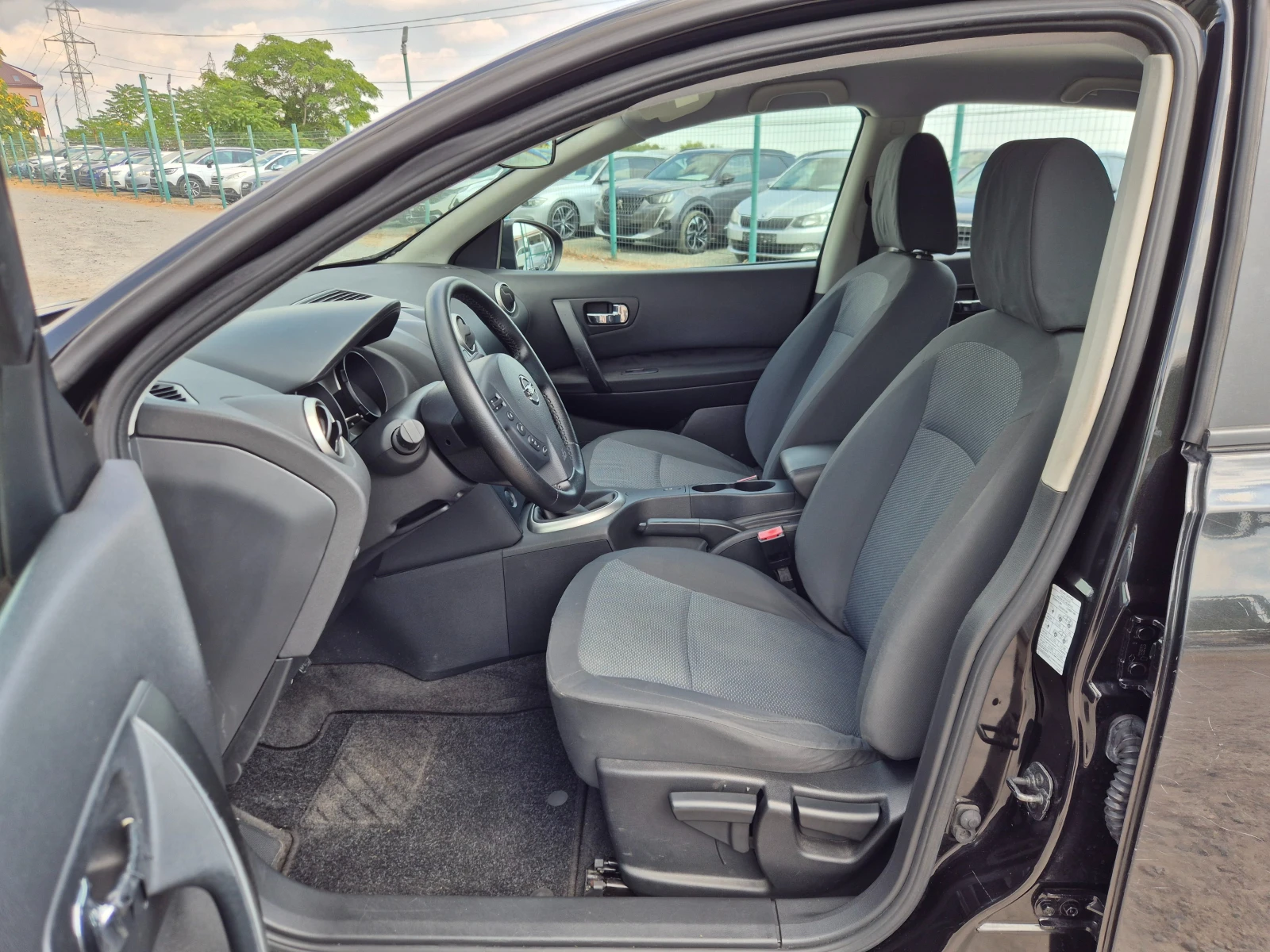 Nissan Qashqai 1.6i 115кс, снимка 13 - Автомобили и джипове - 55925050