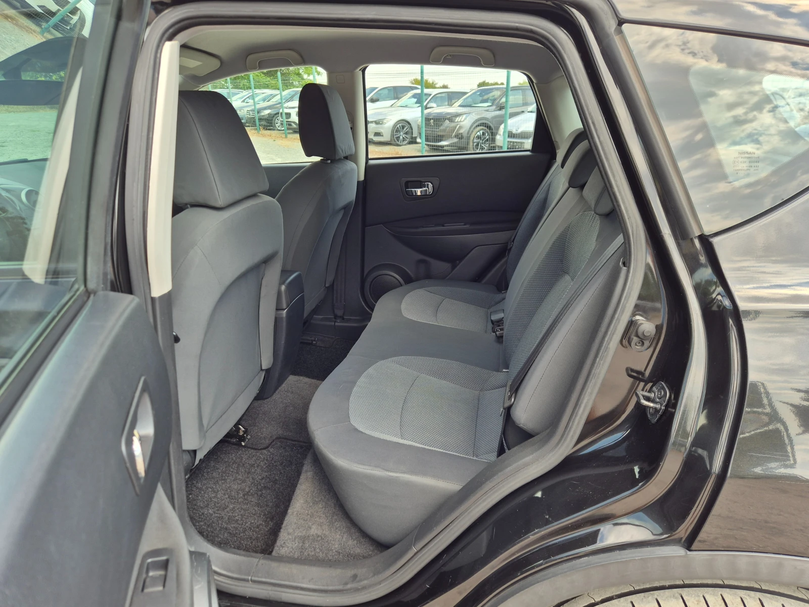Nissan Qashqai 1.6i 115кс, снимка 12 - Автомобили и джипове - 55925050
