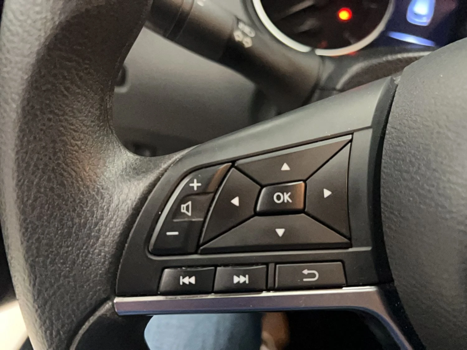 Nissan Qashqai Visia 1.5 Дизел, снимка 6 - Автомобили и джипове - 56213639