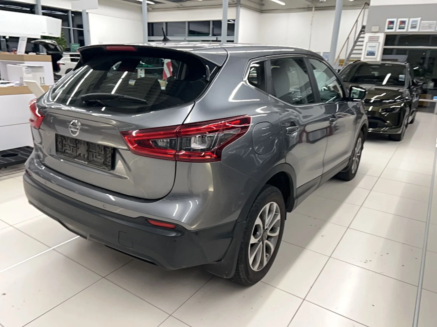 Nissan Qashqai Visia 1.5 Дизел, снимка 2 - Автомобили и джипове - 56213639