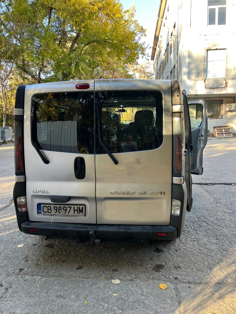 Opel Vivaro 2.5 CDTI 7+ 1, снимка 7 - Бусове и автобуси - 47930677