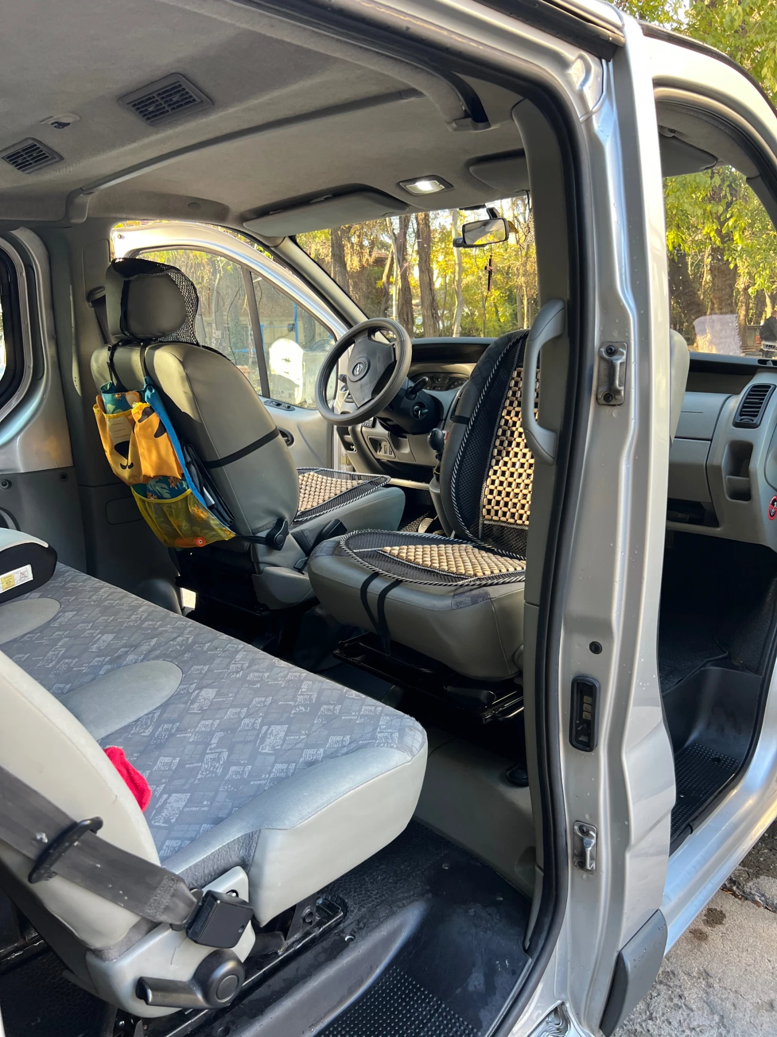 Opel Vivaro 2.5 CDTI 7+ 1 - изображение 6