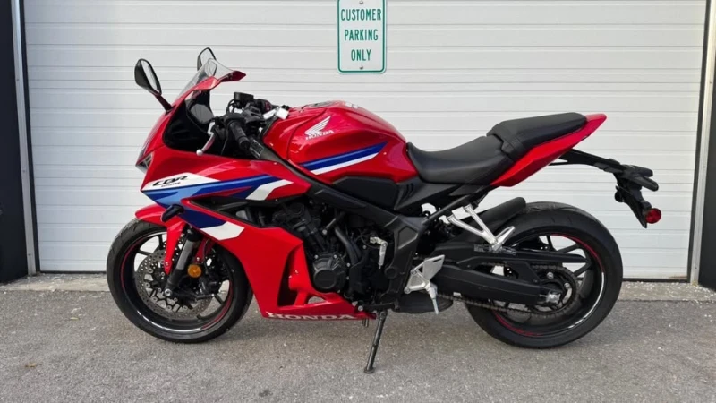 Honda Cbr * 650* CARFAX * БЕЗ ПЪРВОНАЧАЛНА ВНОСКА, снимка 3 - Мотоциклети и мототехника - 52874266