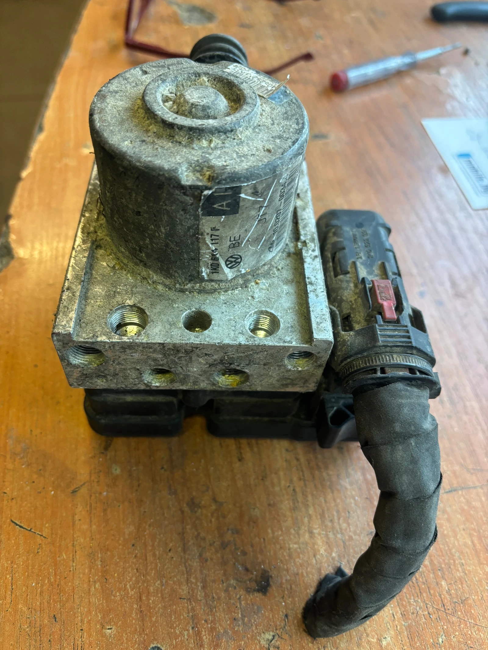 ABS VW GOLF 5 1K0 907 379 N | Mobile.bg   2