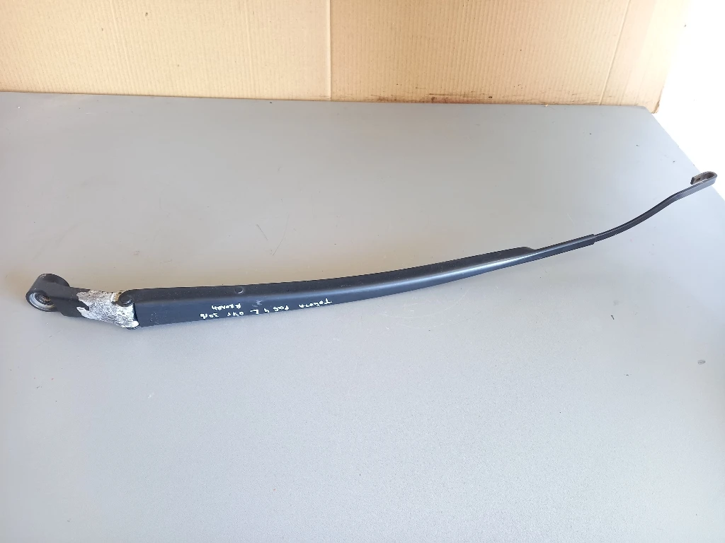 Рамо чистачка ляво Тойота Рав4 (н)