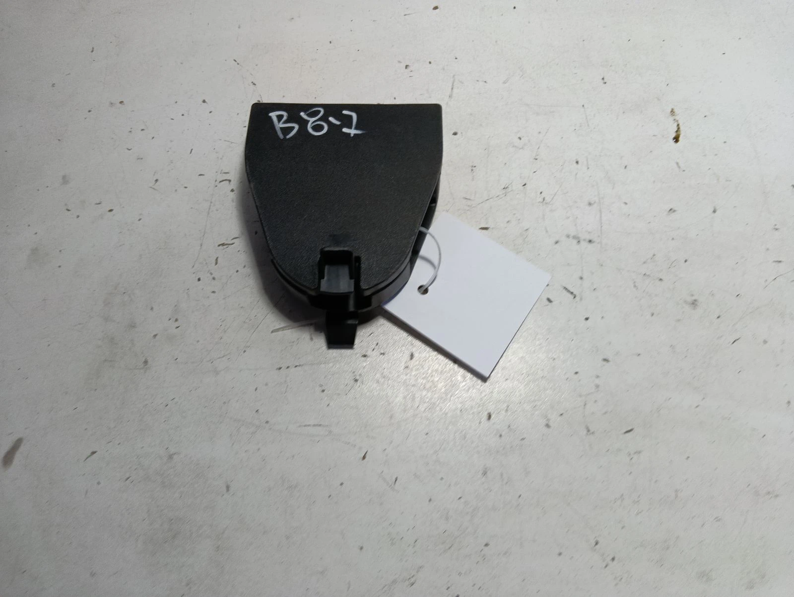 държач триъгълник 8T0860285 Audi A4