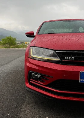 VW Jetta GLI 2.0 TSI DSG* Шибедах* Камера* Обслужена* ПаркП, снимка 2
