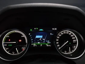 Toyota Camry 2.5 Le Hybrid, снимка 8