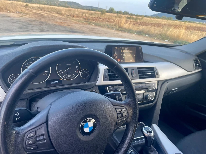 BMW 320 xDrive Facelift , снимка 15 - Автомобили и джипове - 47584788