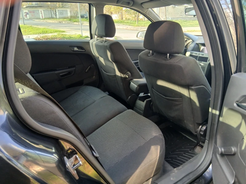 Opel Astra Opel Astra 1.9 CDTI, снимка 8 - Автомобили и джипове - 52753102