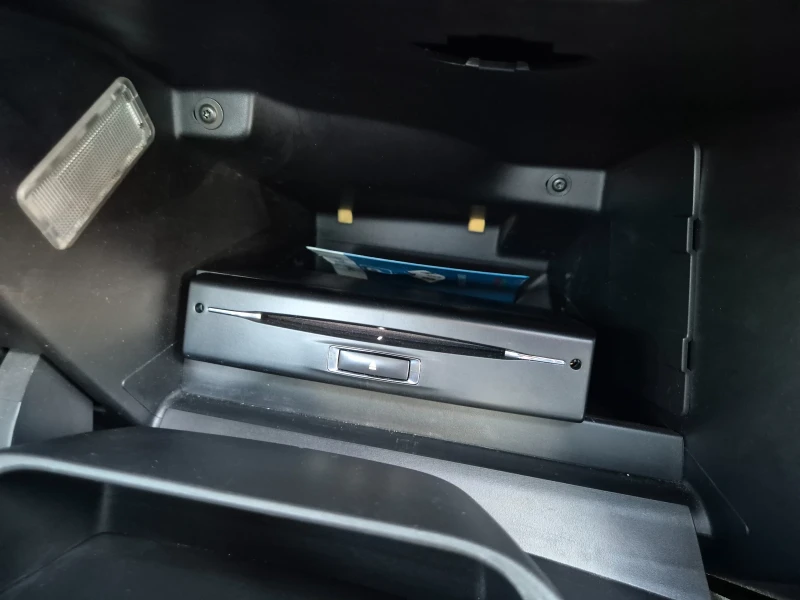 Peugeot 208 1.4HDI AVTOMAT, снимка 8 - Автомобили и джипове - 52816018