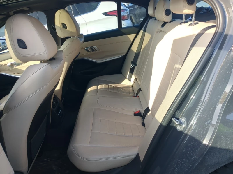 BMW 330 i xDrive* * CARFAX* * АВТОКРЕДИТ* * , снимка 6 - Автомобили и джипове - 53076761