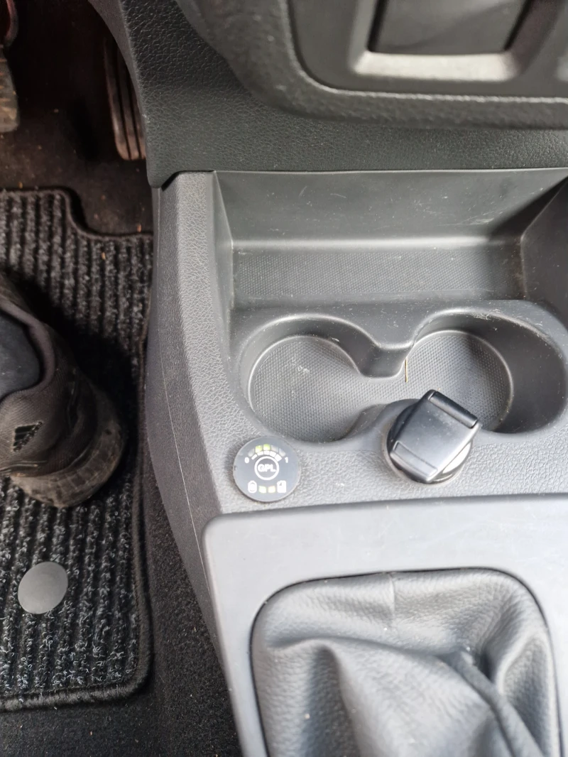 Dacia Dokker 1.6 Бензин - Газ  2019 год, снимка 10 - Автомобили и джипове - 53428902