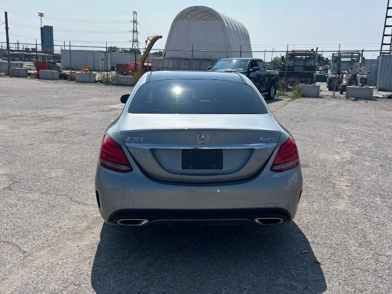 Mercedes-Benz C 300 * 4MATIC * ПАНОРАМА * КОМПЛЕКТ ГУМИ * CARFAX, снимка 5 - Автомобили и джипове - 55645044