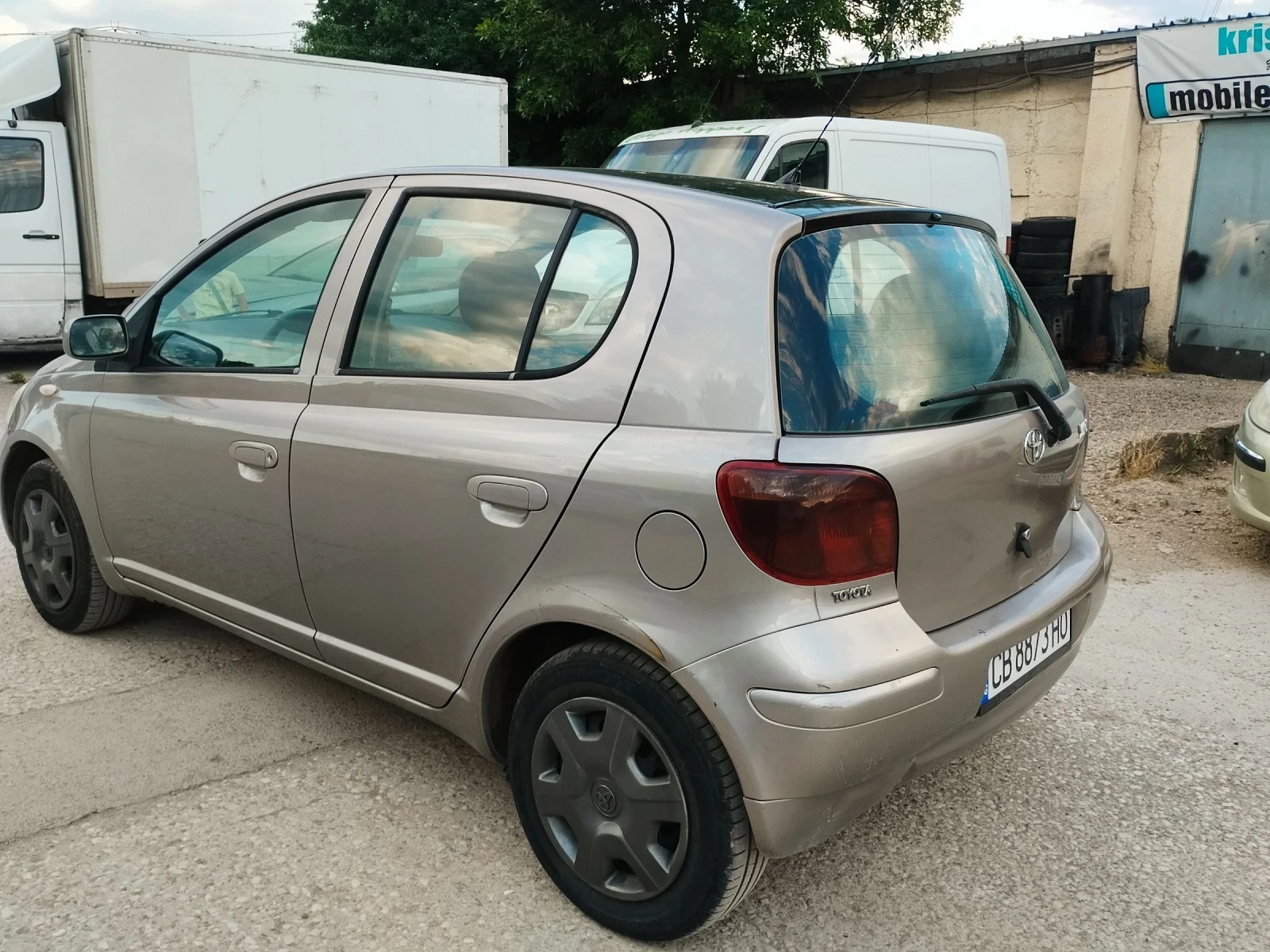 Toyota Yaris 1.4d4d 75kc - изображение 5