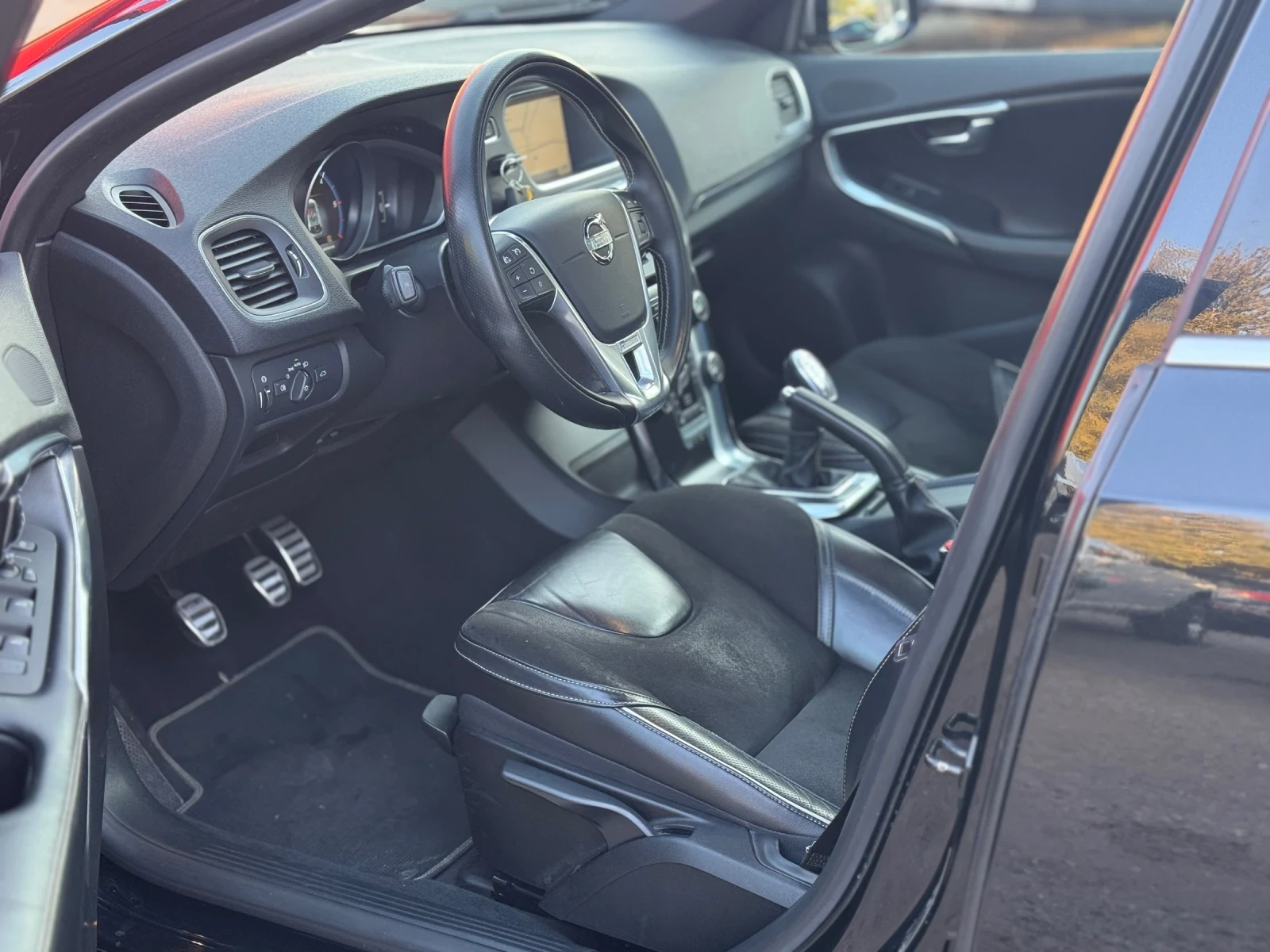 Volvo V40 D2* R-Design* ПАНО* Камера* Автопилот* StartStop*  - изображение 8