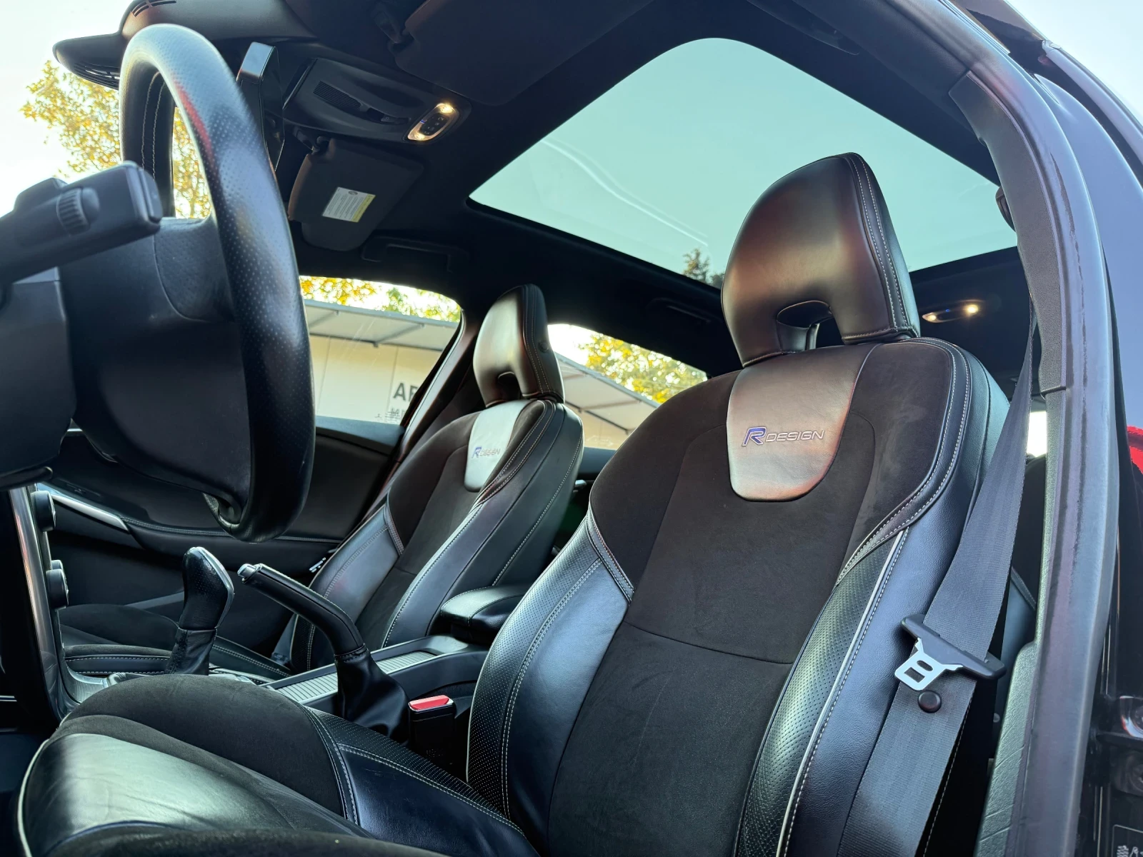 Volvo V40 D2* R-Design* ПАНО* Камера* Автопилот* StartStop*  - изображение 9