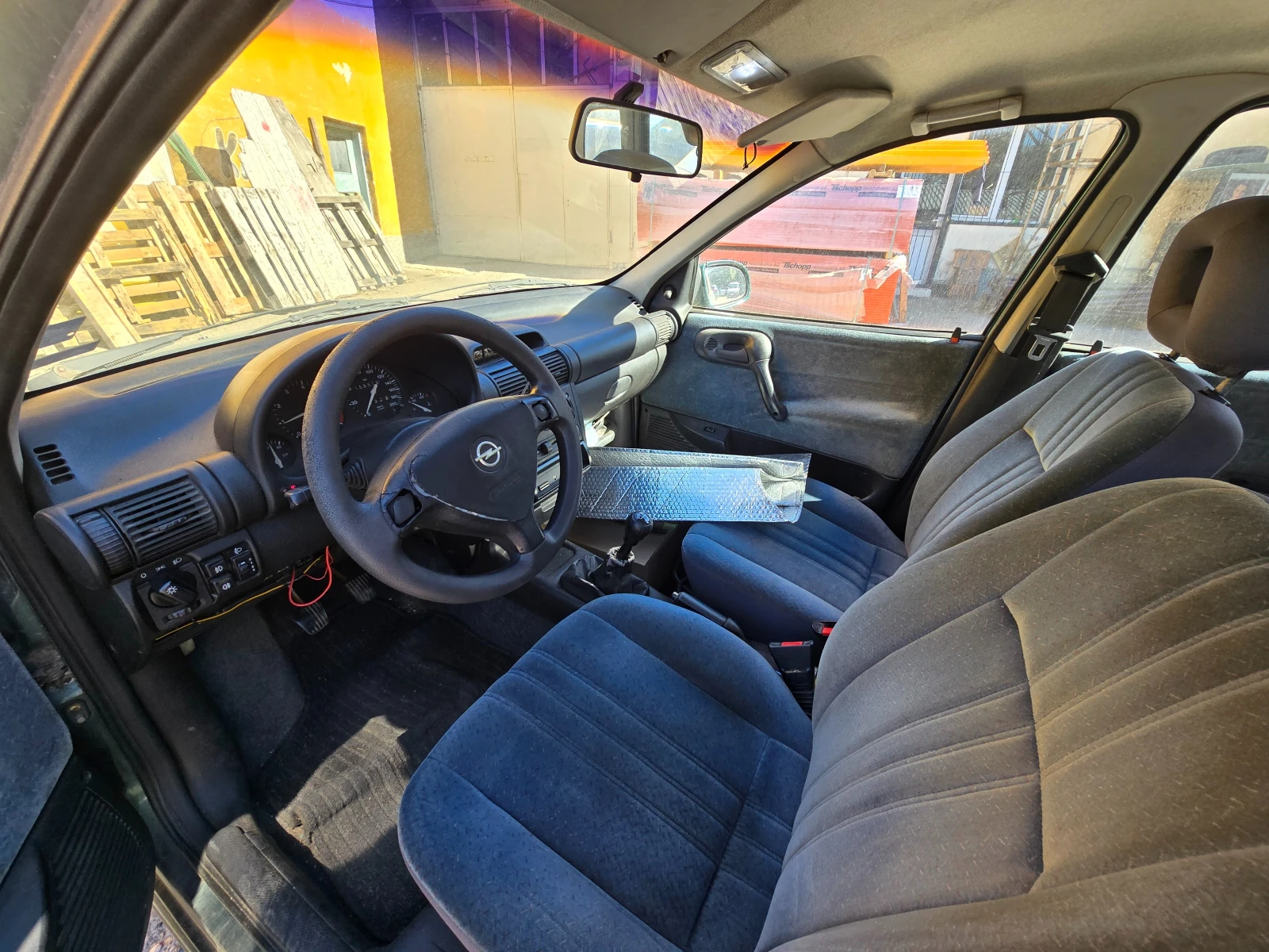 Opel Corsa 1.4 Комби - изображение 8