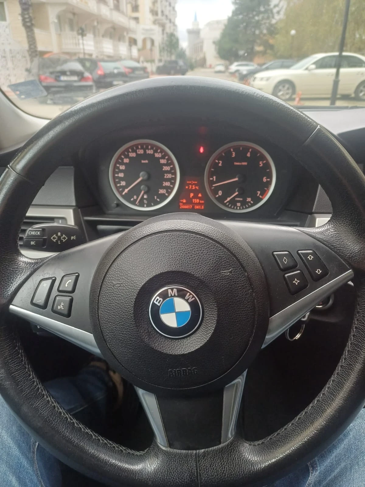 BMW 523 Седан - изображение 8