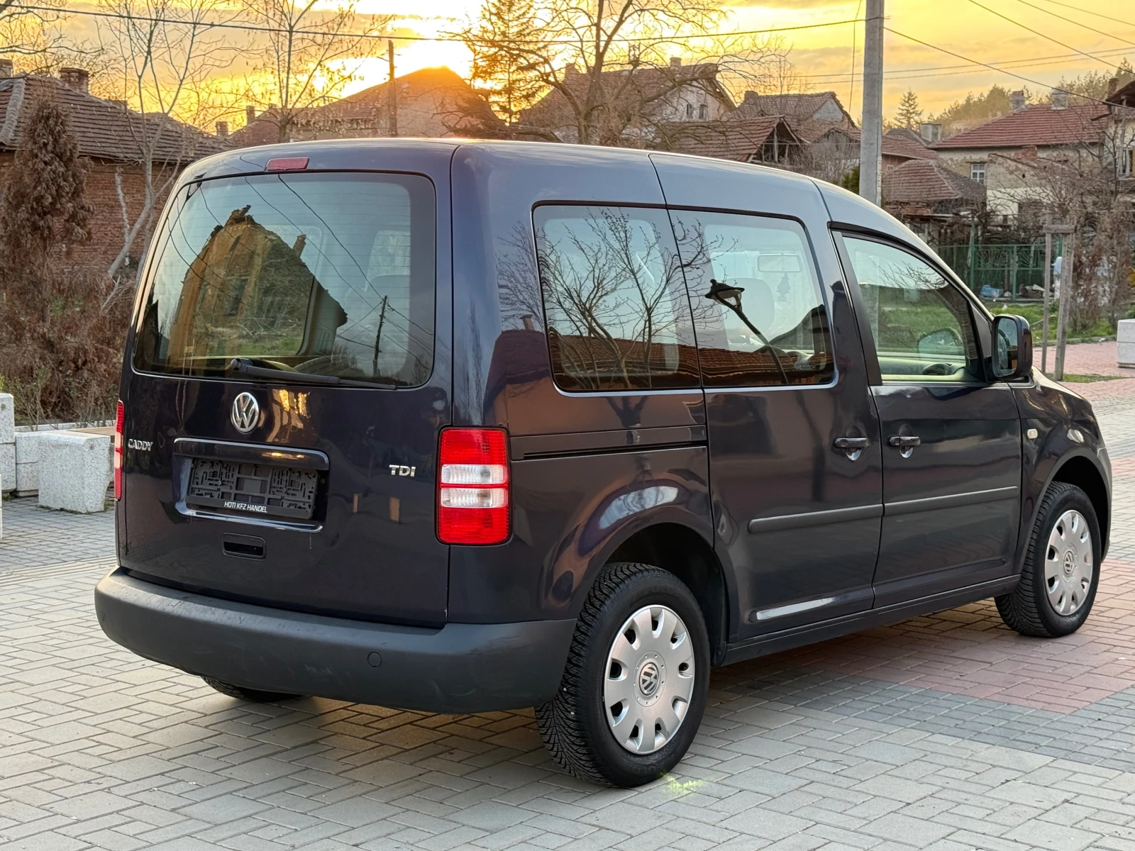 VW Caddy ПЪТНИЧЕСКИ КЛИМА, снимка 4 - Автомобили и джипове - 53742585