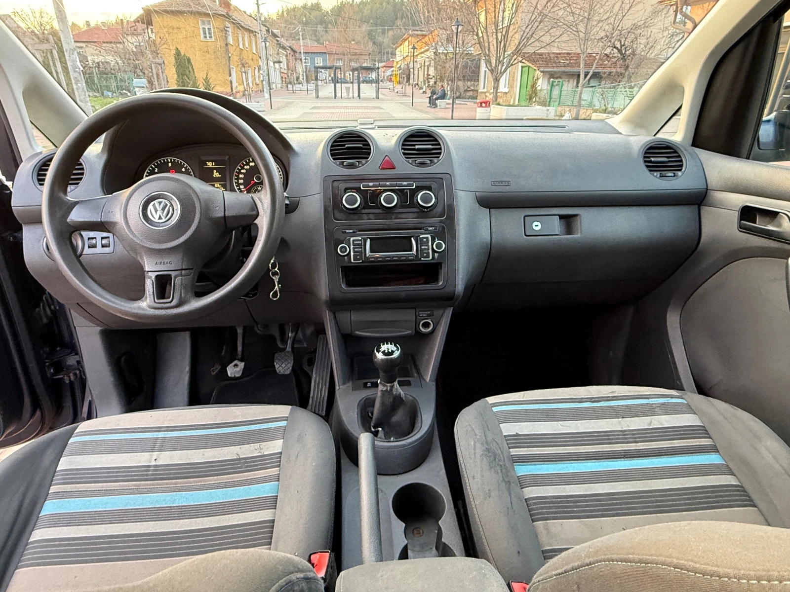 VW Caddy ПЪТНИЧЕСКИ КЛИМА, снимка 8 - Автомобили и джипове - 53742585