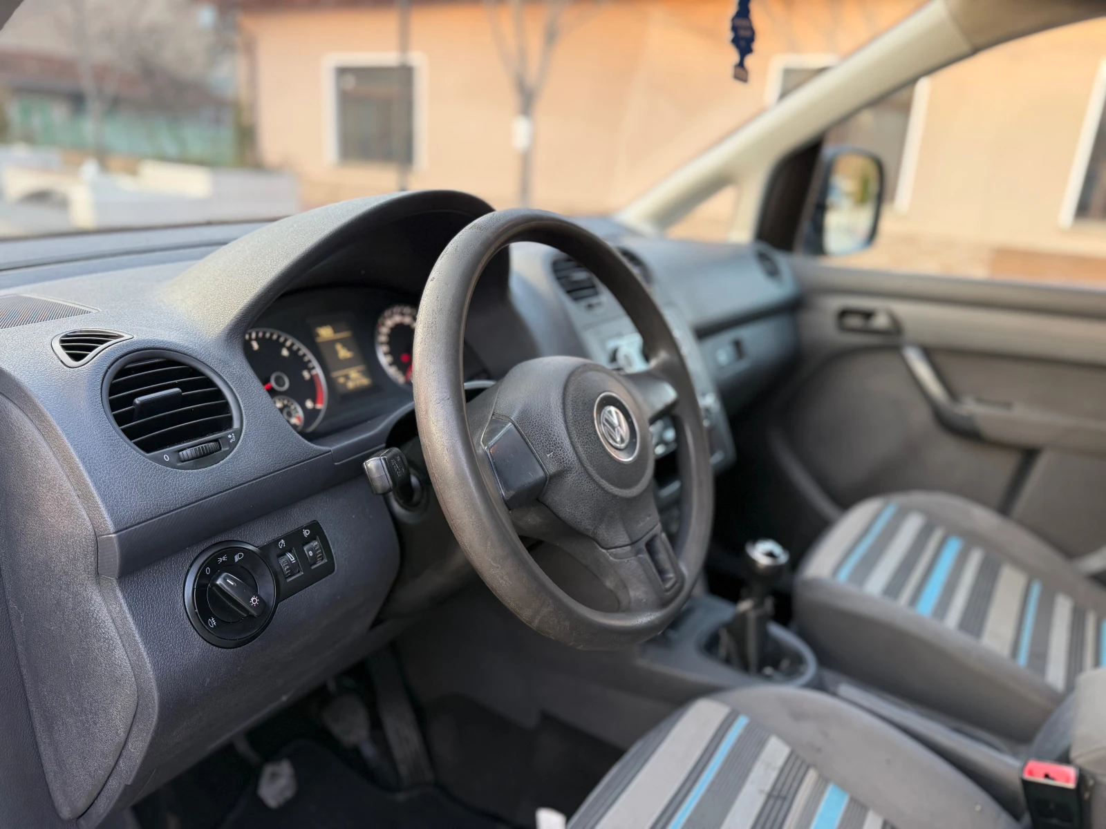 VW Caddy ПЪТНИЧЕСКИ КЛИМА, снимка 9 - Автомобили и джипове - 53742585