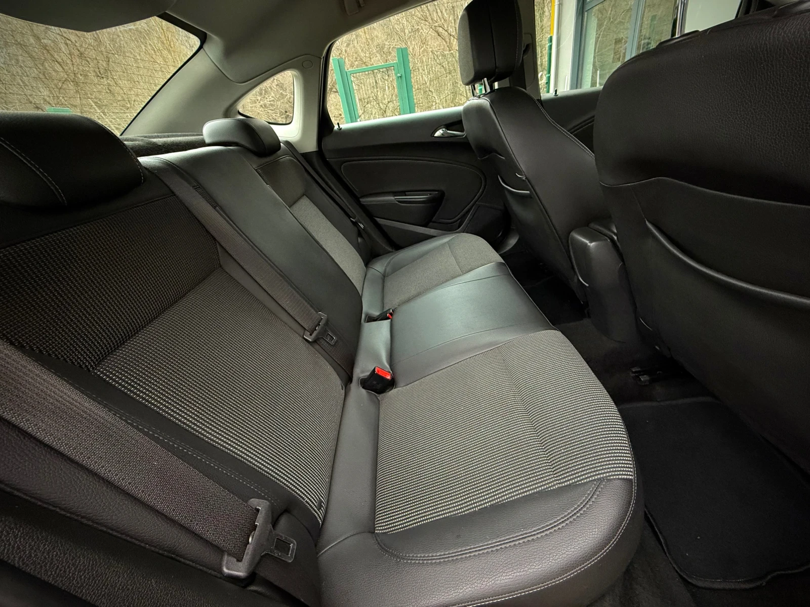 Opel Astra 1.7* LED* NAVI* Tempomat*  - изображение 10