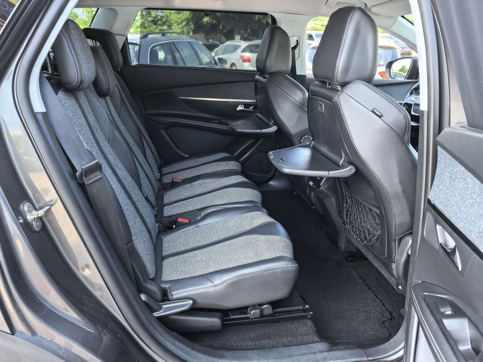 Peugeot 5008 1.6 BlueHDi 120hp 7места 27.01.2018г, снимка 9 - Автомобили и джипове - 53635872