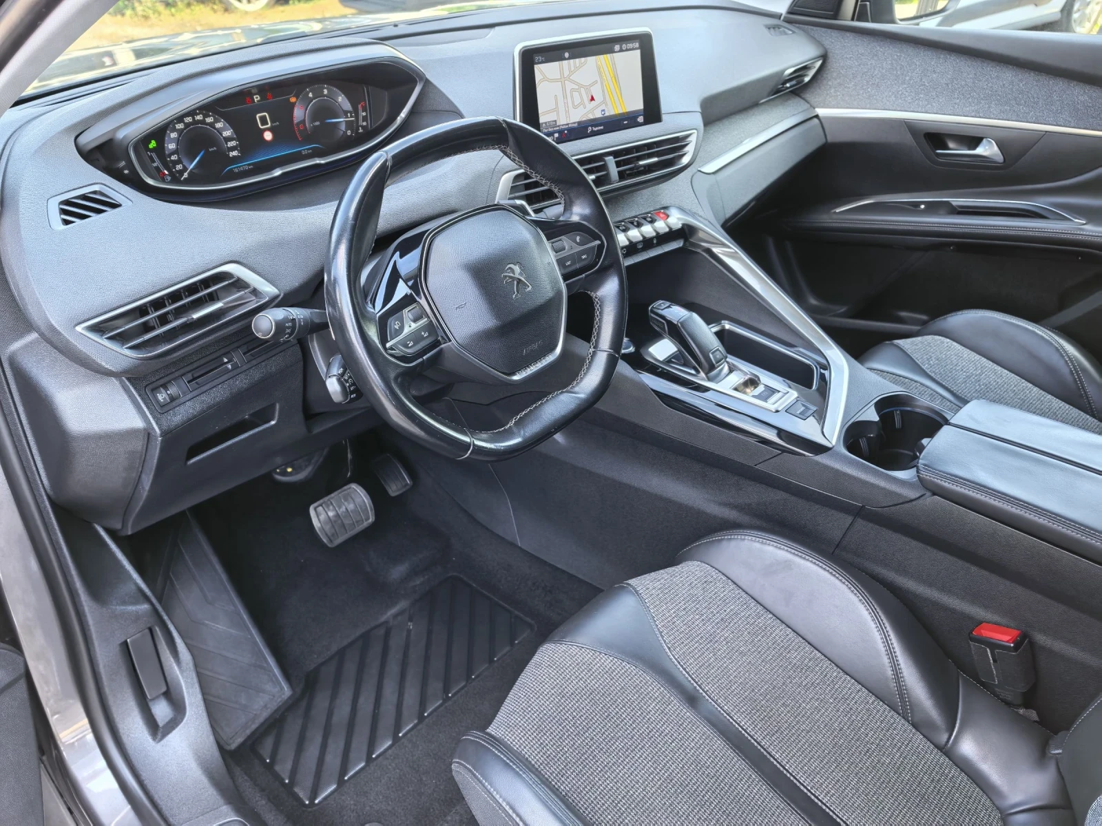 Peugeot 5008 1.6 BlueHDi 120hp 7места 27.01.2018г, снимка 15 - Автомобили и джипове - 53635872