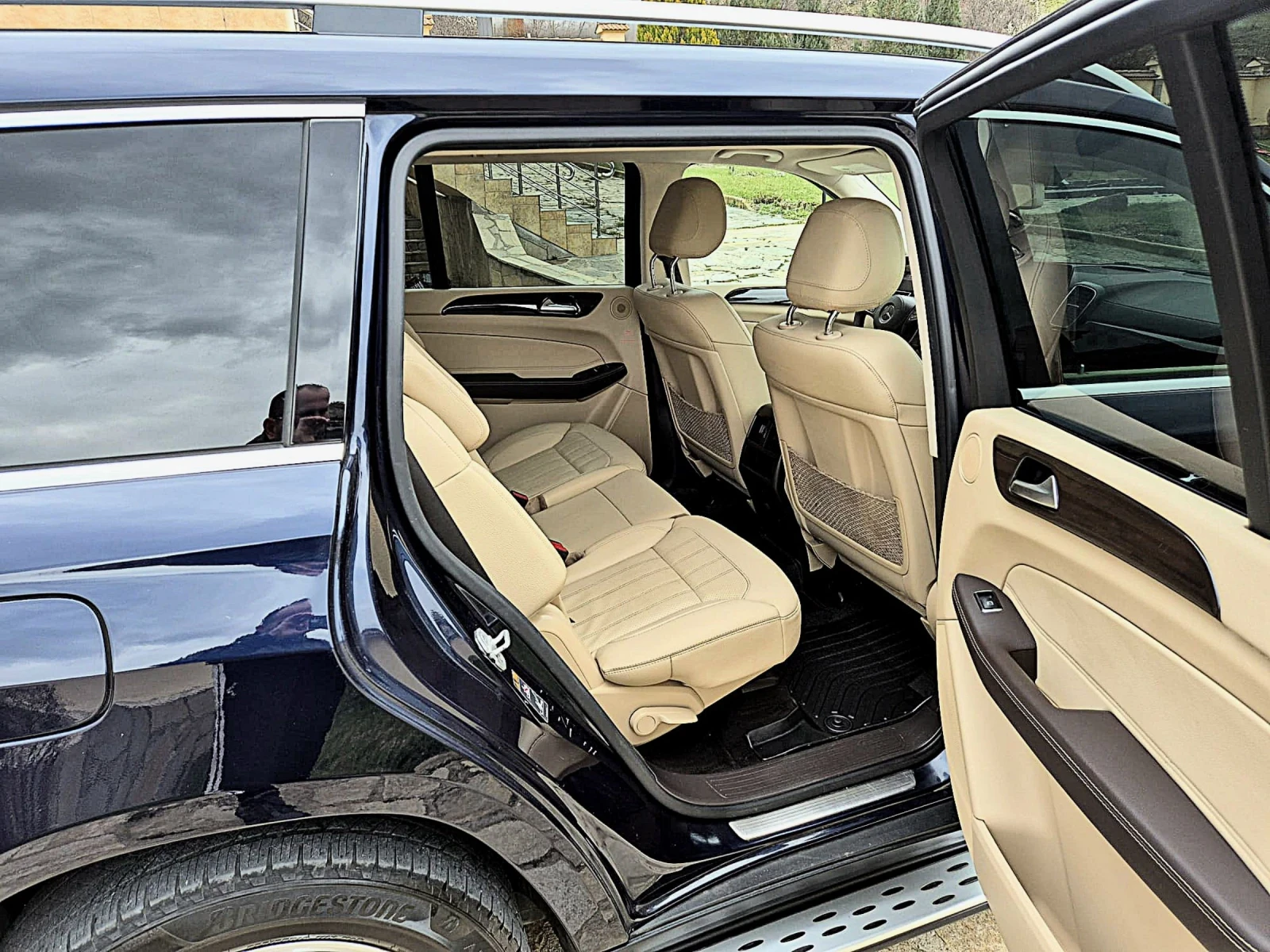 Mercedes-Benz GLS 450 4Matic* 6+ 1* 360* Harman/Kardon* Keyless* Distron, снимка 13 - Автомобили и джипове - 53906336