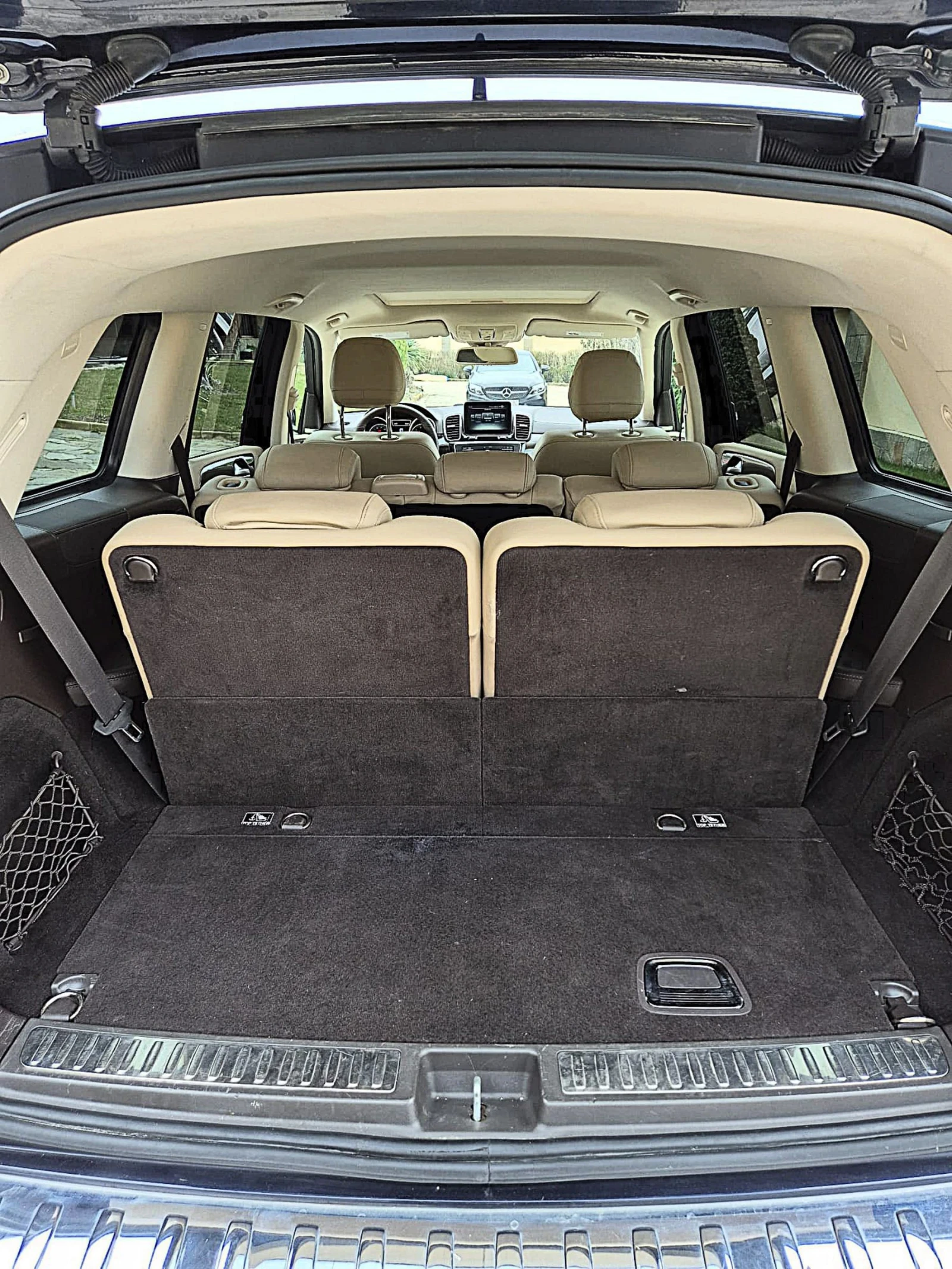 Mercedes-Benz GLS 450 4Matic* 6+ 1* 360* Harman/Kardon* Keyless* Distron, снимка 17 - Автомобили и джипове - 53906336