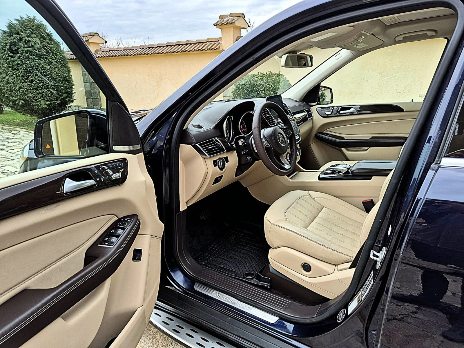 Mercedes-Benz GLS 450 4Matic* 6+ 1* 360* Harman/Kardon* Keyless* Distron, снимка 11 - Автомобили и джипове - 53906336