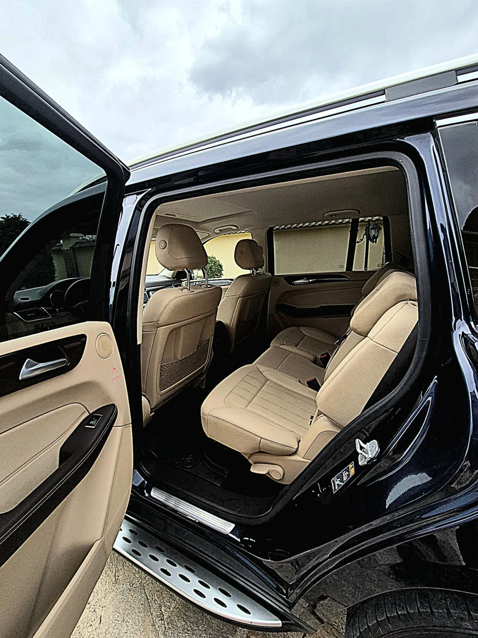 Mercedes-Benz GLS 450 4Matic* 6+ 1* 360* Harman/Kardon* Keyless* Distron, снимка 12 - Автомобили и джипове - 53906336