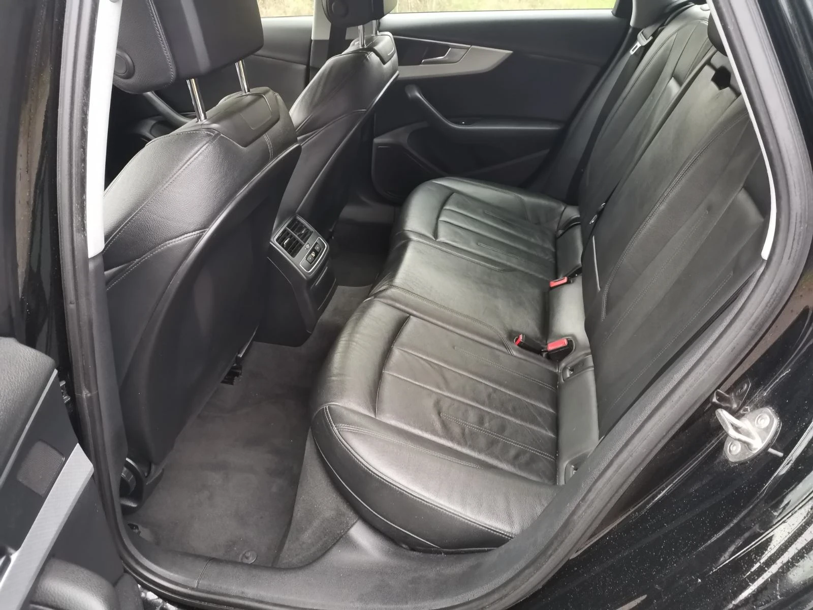 Audi A4 2.0 QUATTRO LED DISTRONIC DIGITAL COCKPIT , снимка 12 - Автомобили и джипове - 53929030