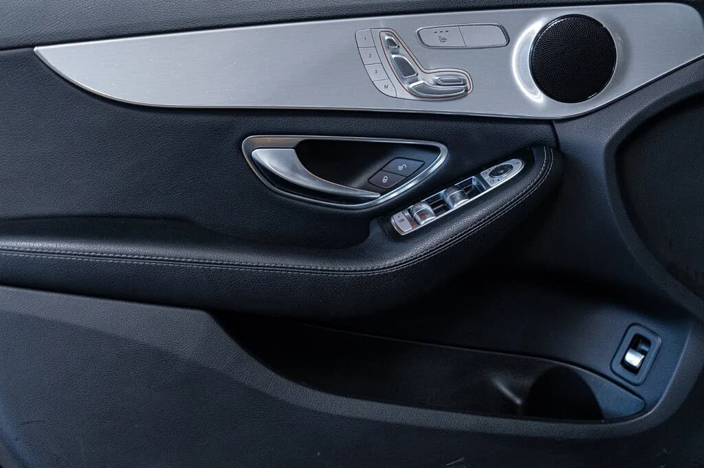 Mercedes-Benz C 300 * АвтоКредит * (ЦЕНА ДО БГ), снимка 7 - Автомобили и джипове - 54205407