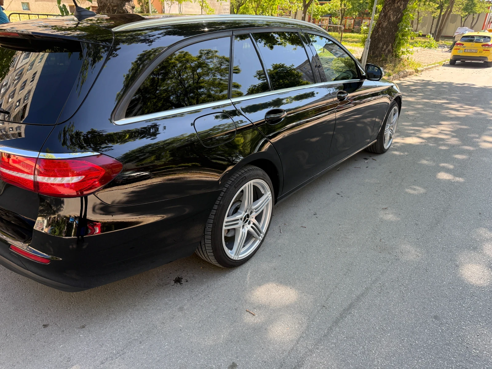 Mercedes-Benz E 200, снимка 11 - Автомобили и джипове - 54590098