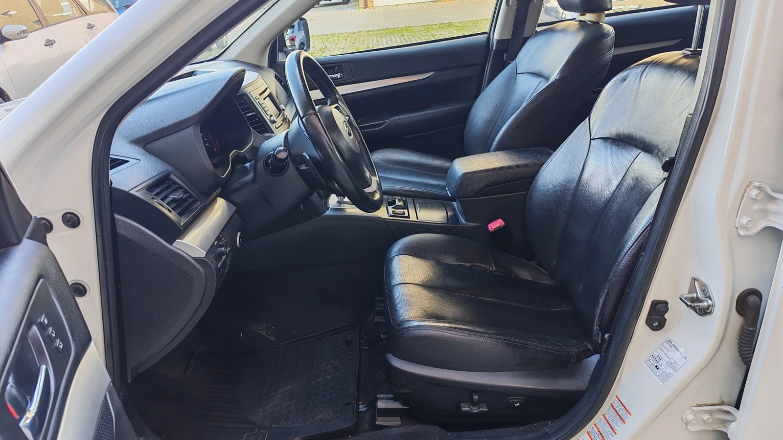 Subaru Outback 2.5i Bi-Fuel CVT, 173 к.с., Бяла перла, снимка 12 - Автомобили и джипове - 55224491