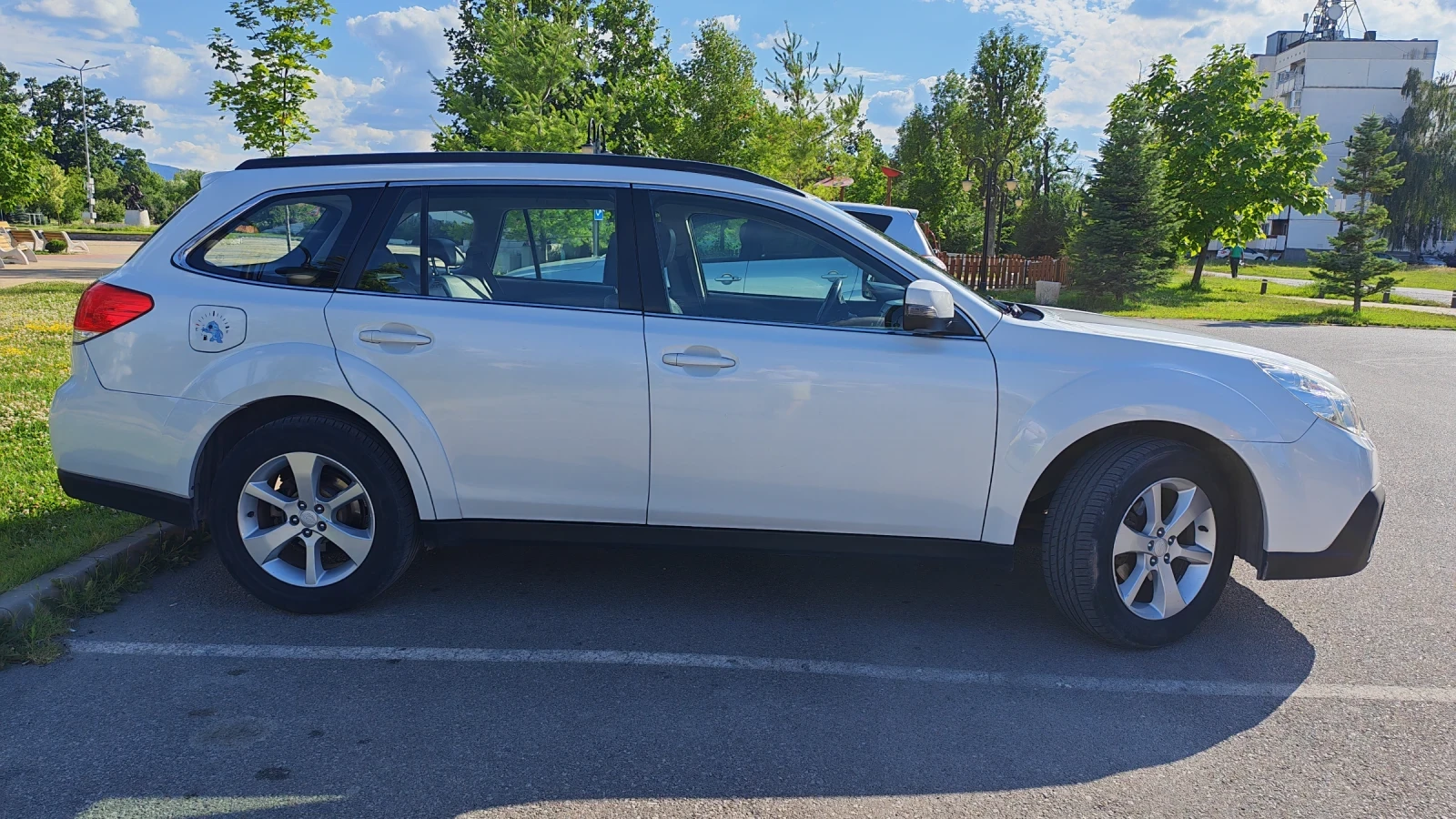Subaru Outback 2.5i Bi-Fuel CVT, 173 к.с., Бяла перла, снимка 5 - Автомобили и джипове - 55224491