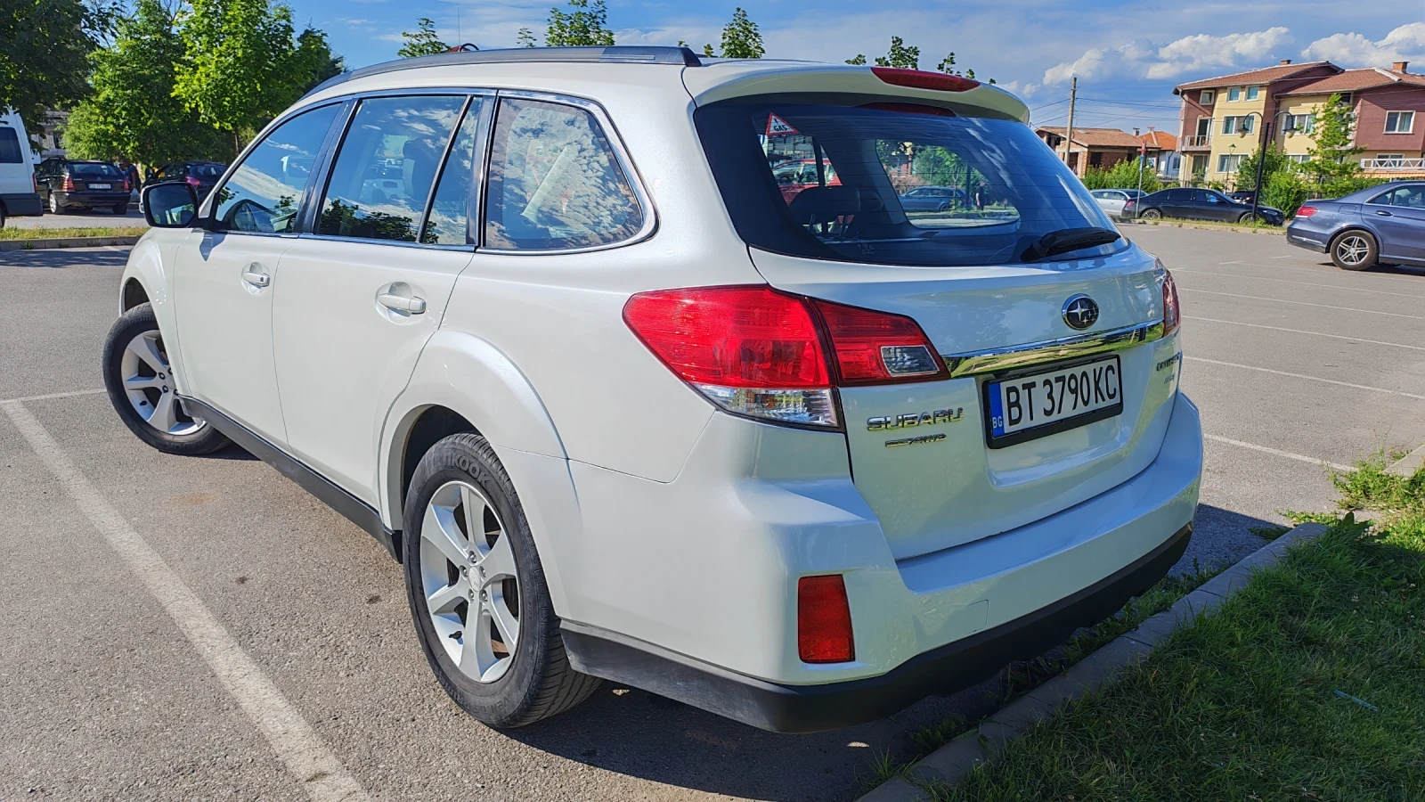 Subaru Outback 2.5i Bi-Fuel CVT, 173 к.с., Бяла перла, снимка 8 - Автомобили и джипове - 55224491