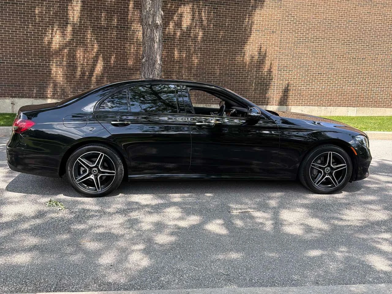 Mercedes-Benz E 350 * CARFAX * BURMESTER * ОБДУХВАНЕ * ХЕД-ЪП * , снимка 3 - Автомобили и джипове - 55259059