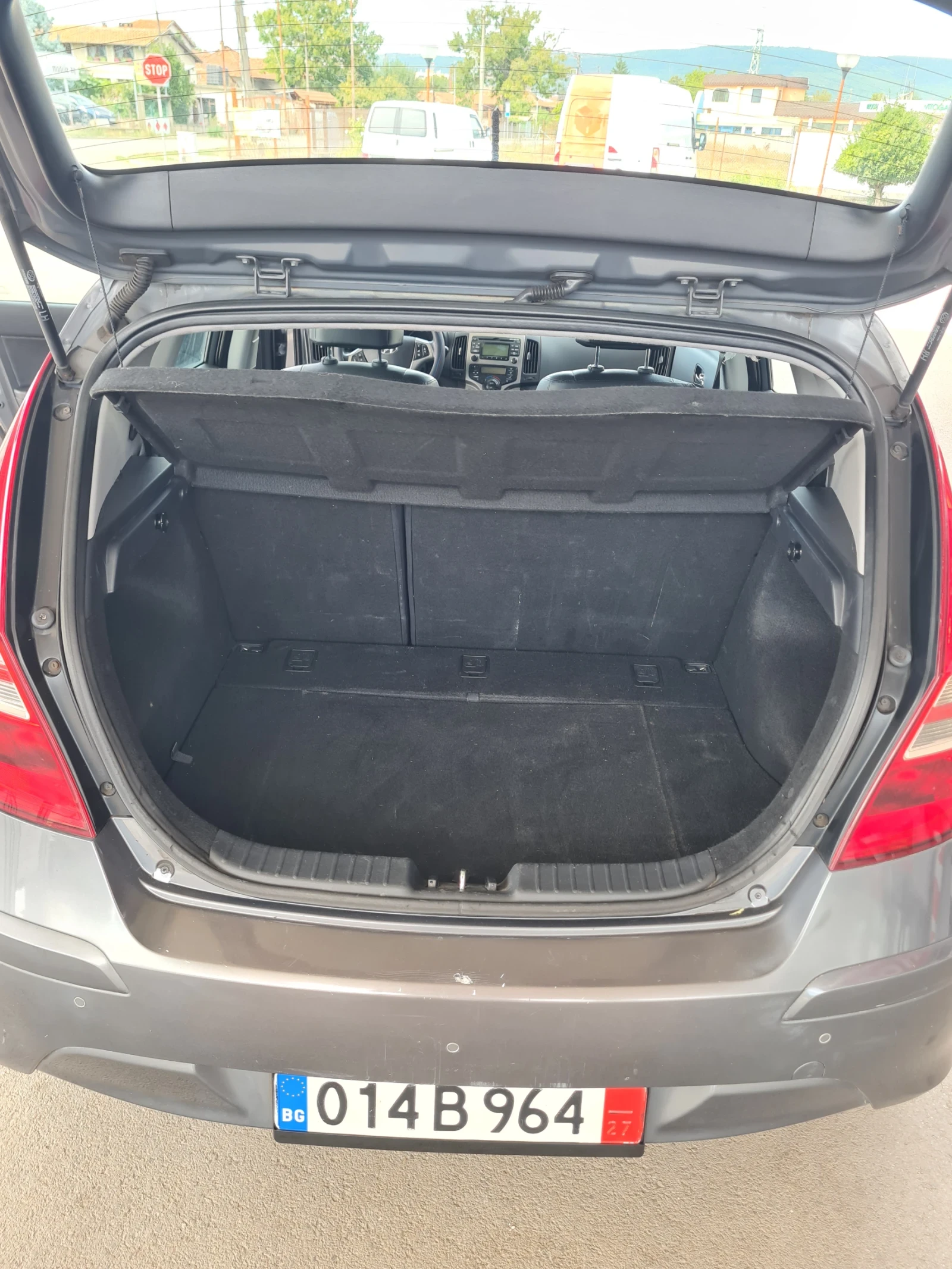 Hyundai I30 1.6 CRDI 90к.с  2010г. , снимка 8 - Автомобили и джипове - 55953879