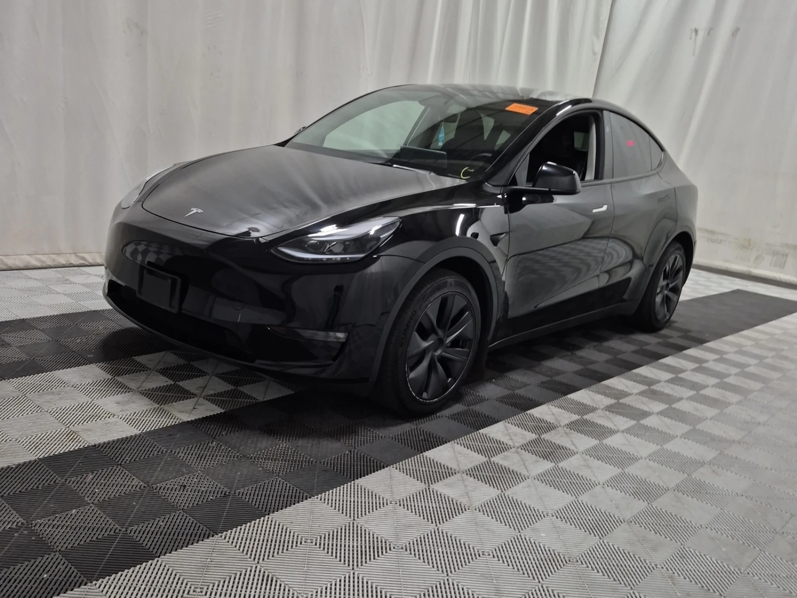 Tesla Model Y LONG RANGE