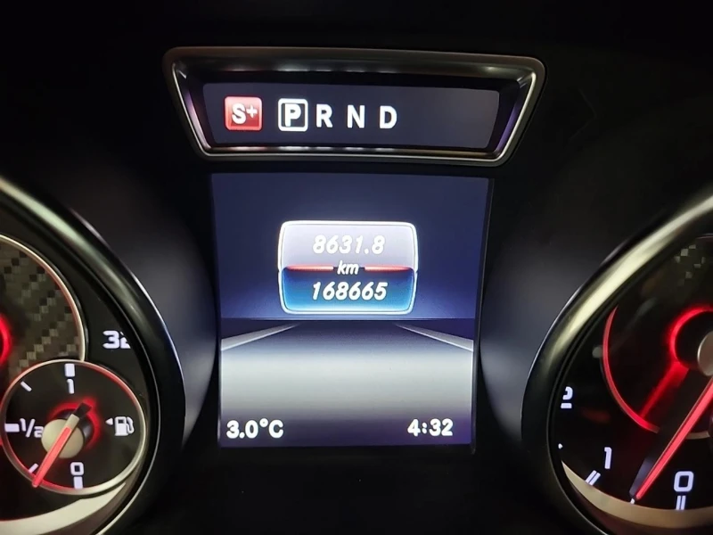 Mercedes-Benz GLA 45 AMG Пано* Подгреви* Harman Kardon* 380КС, снимка 8 - Автомобили и джипове - 52481016