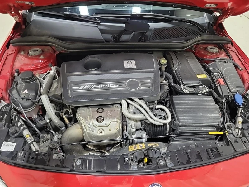 Mercedes-Benz GLA 45 AMG Пано* Подгреви* Harman Kardon* 380КС, снимка 14 - Автомобили и джипове - 52481016