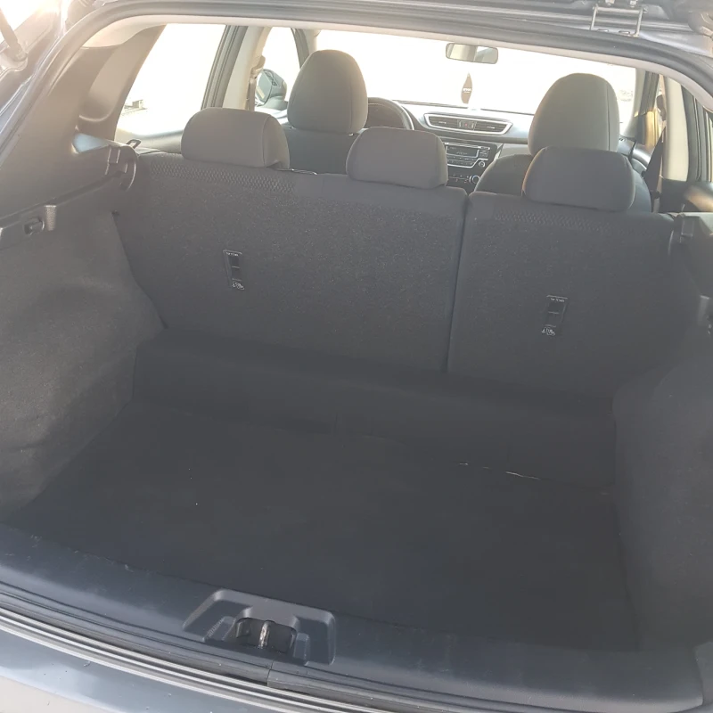 Nissan Qashqai 1.5 DCI, снимка 9 - Автомобили и джипове - 52831136