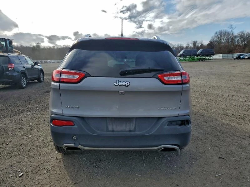 Jeep Cherokee 3.2L 6 4x4 w/Front Whl Drv, снимка 9 - Автомобили и джипове - 52801969