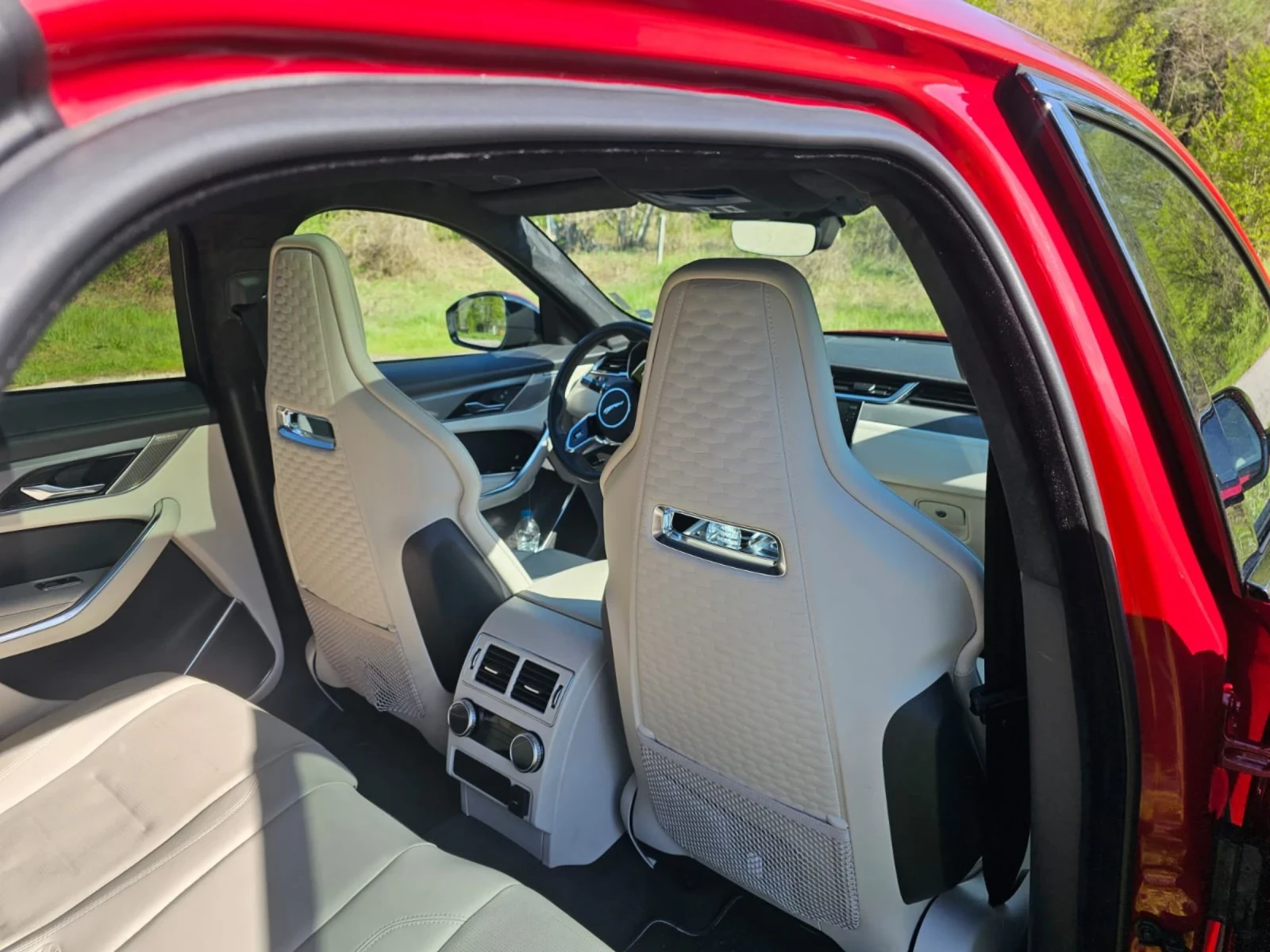 Jaguar F-PACE 5.0 V8 - изображение 4