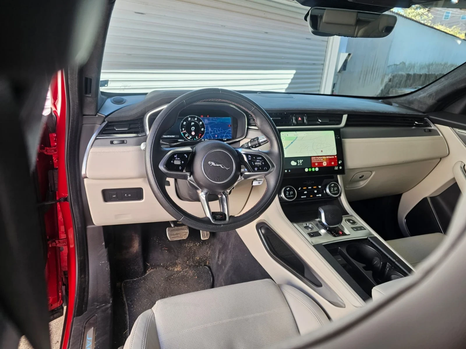 Jaguar F-PACE 5.0 V8 - изображение 3