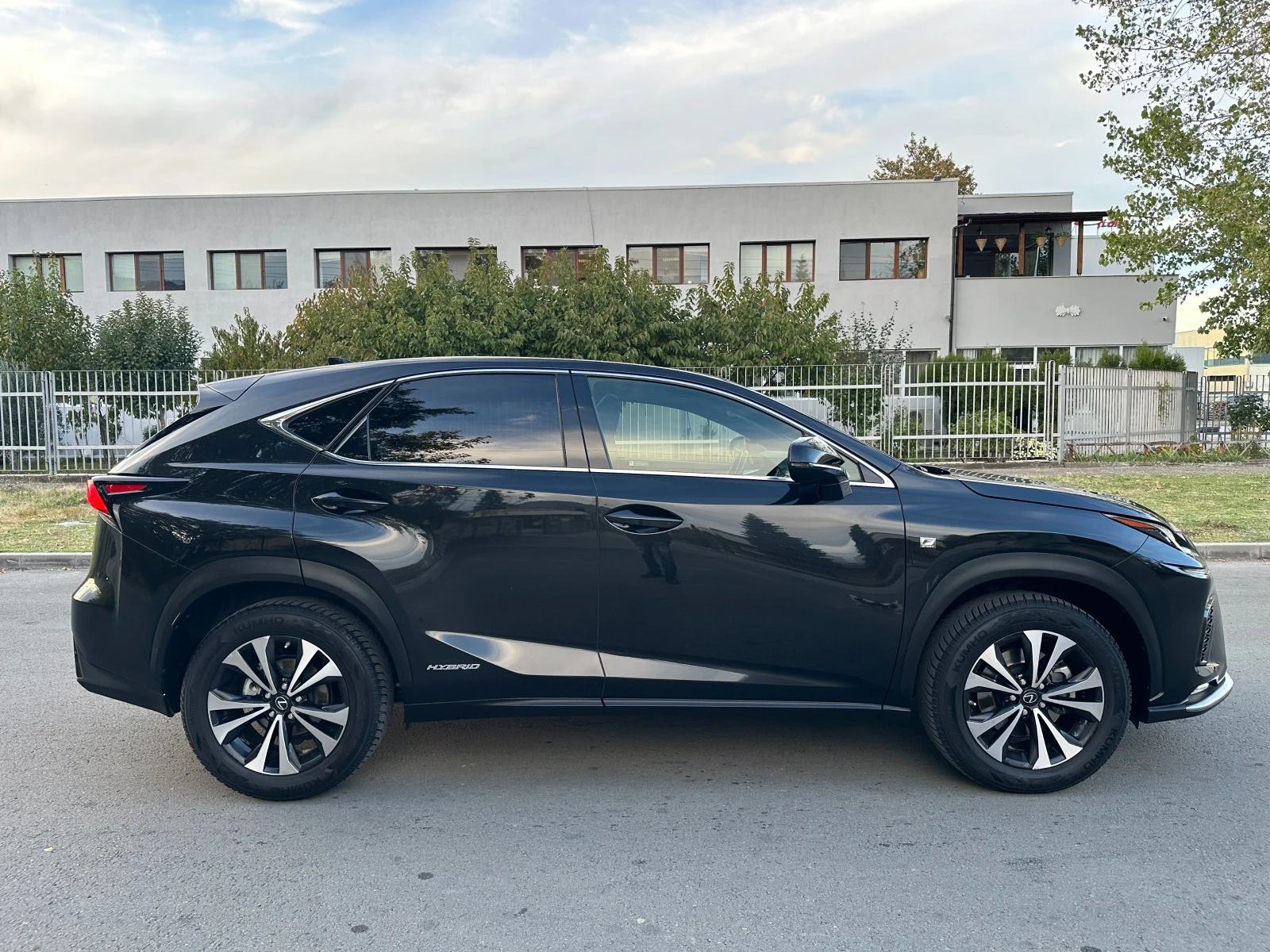Lexus NX 300h В ГАРАНЦИЯ/ОБСЛУЖЕН 2.5HYBRID 4X4 F-SPORT FACELIFT - изображение 4